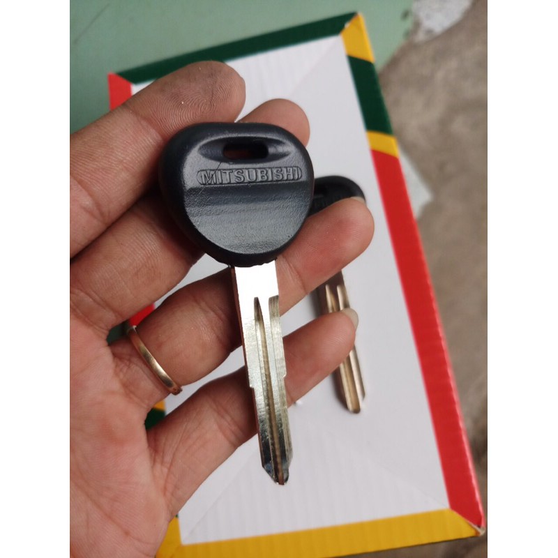 Combo 2 phôi chìa khoá xe MITSUBISHI rảnh trái