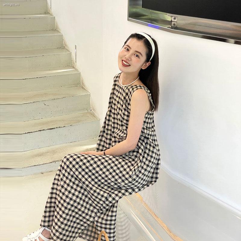 Đầm dài vừa không tay dáng rộng họa tiết caro dây rút sau lưng xẻ tà kết cấu kén thời trang mùa hè mới 2021