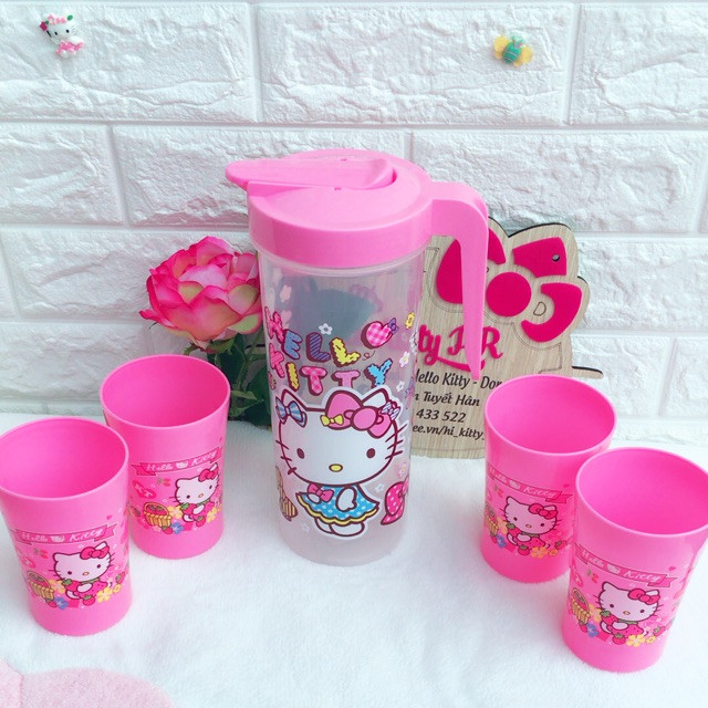 Bình nước tặng kèm 4 ly Hello Kitty