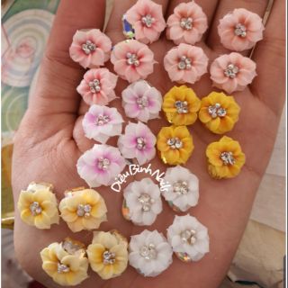 Hoa bột ôm đá  sang chảnh dùng được cho móng chân