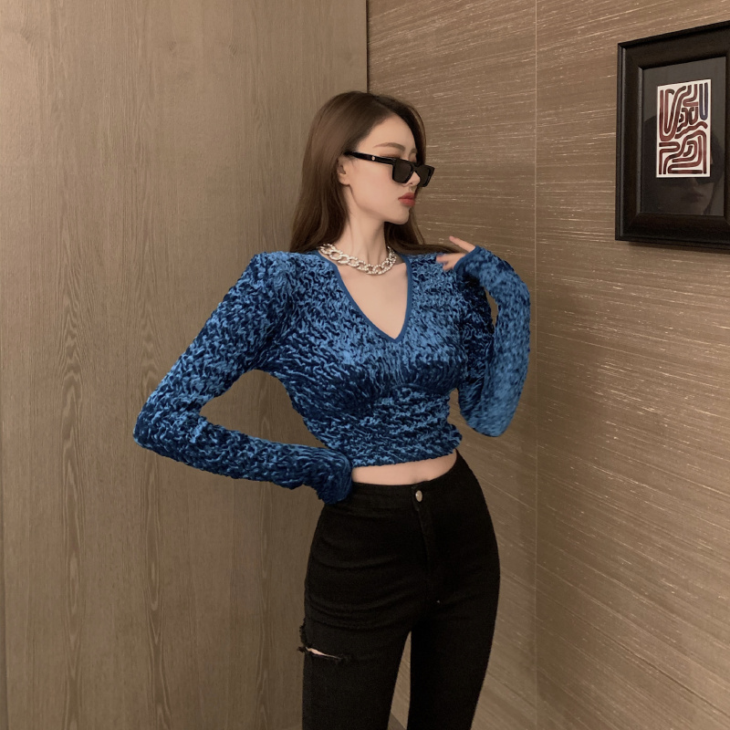 Áo crop top tay dài cổ chữ V có đệm vai gợi cảm