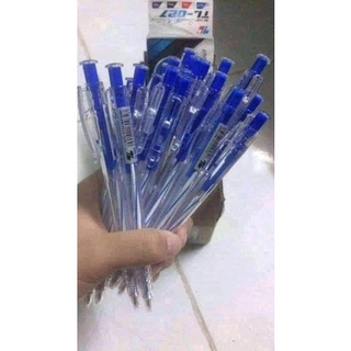 Bút bi mực xanh nét vừa