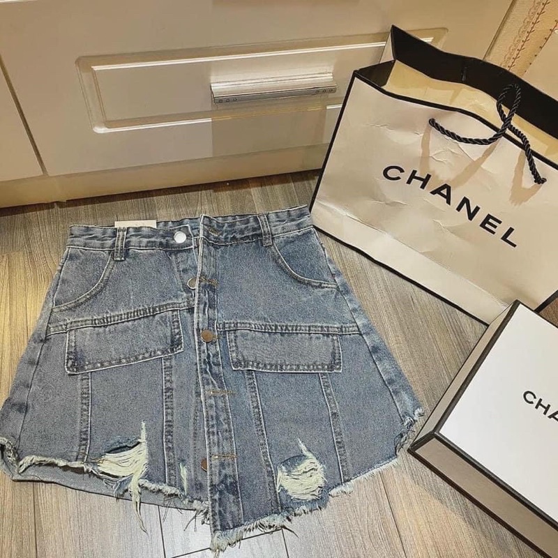 Quần giả váy bò đính khuy rách