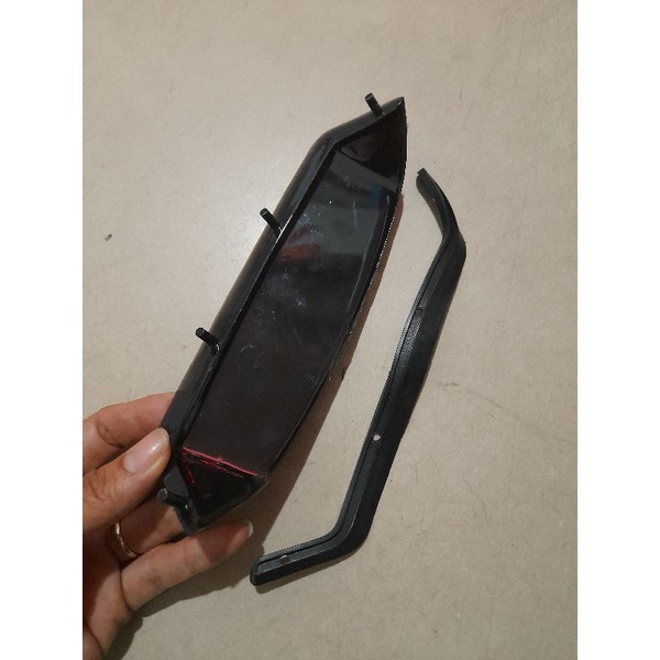 Kính chắn gió xe Max III hay Max Neo 4 chân.