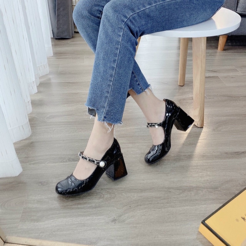 Giày Gót Vuông 7cm, Quai Ngang Bản Xích Nút Ngọc Lên Chân Cực Sáng Chân