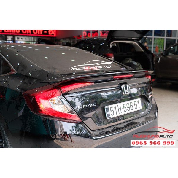 Gắn Đuôi Cá Cho Xe Honda Civic Chính Hãng Tại TPHCM