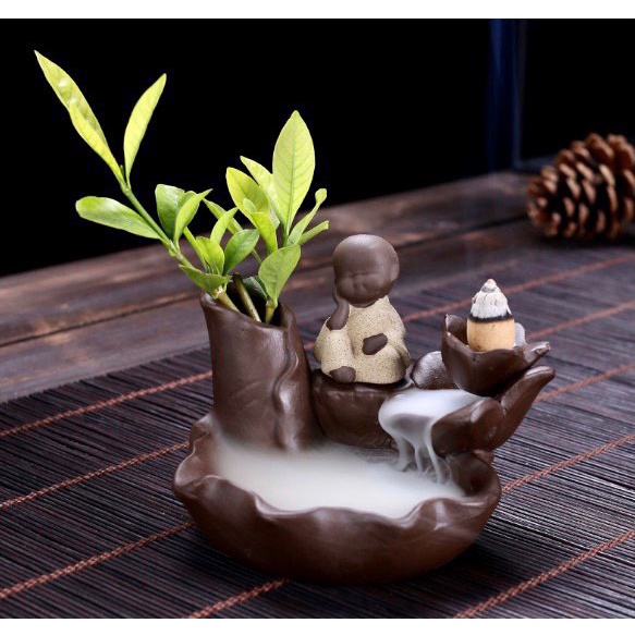 Thác Khói Trầm Hương Cao Cấp Hình Chú Tiểu - Thác Đốt Trầm khói ngược [Nhang Trầm Sạch Búp Sen]