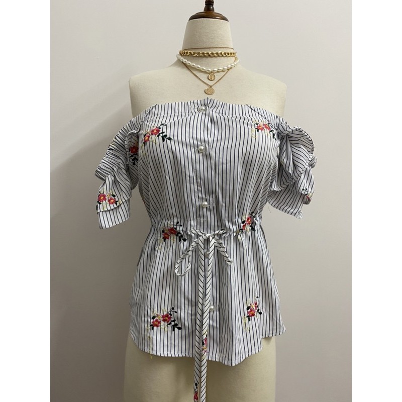 Áo croptop thêu bẹt vai