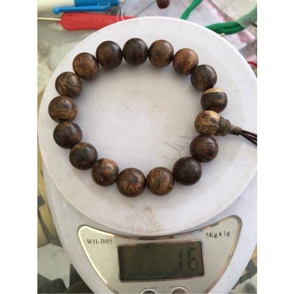 vòng tay phong thuỷ trầm hương