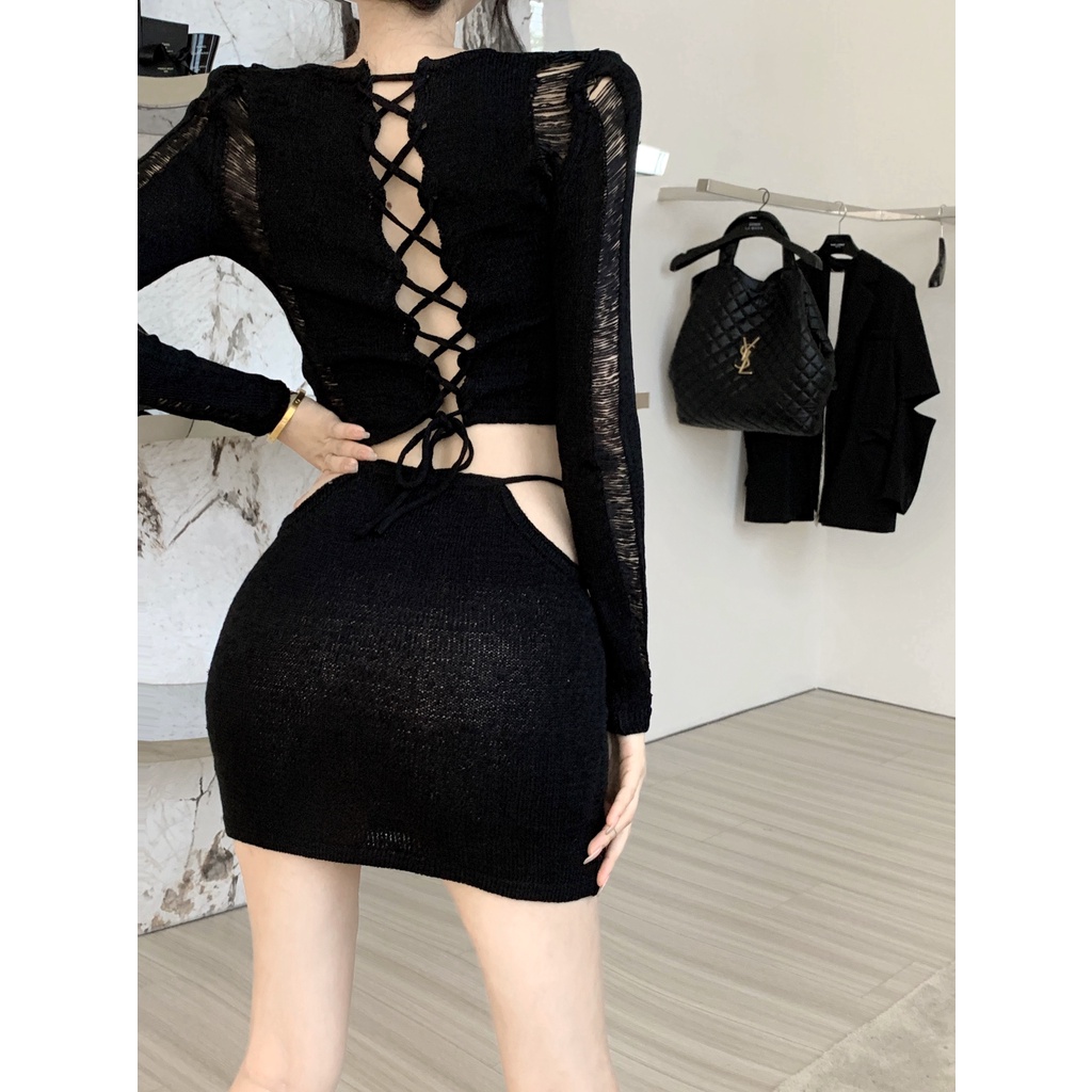 QKOOLE  Áo Croptop Màu Đen Hở Eo Phong Cách Hàn Quốc Thời Trang Cho Nữ