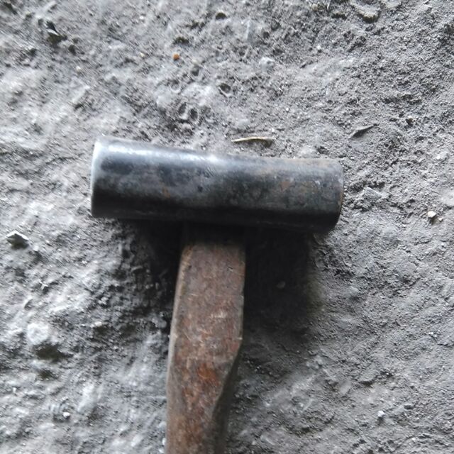 Búa đóng đinh nhật bãi