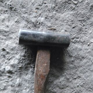 Búa đóng đinh nhật bãi