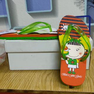 Dép tông cho bé đi biển
