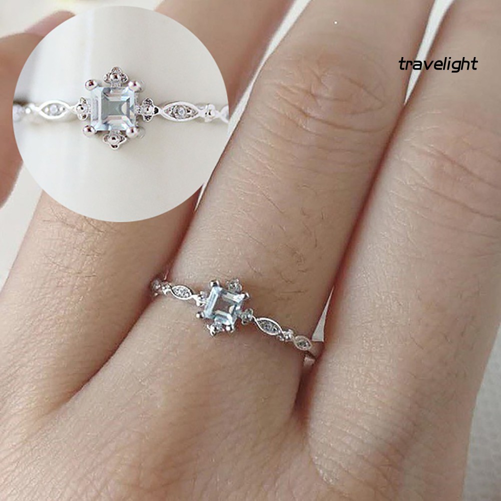 Nhẫn Đính Hôn Đính Đá Zircon Hình Lập Phương