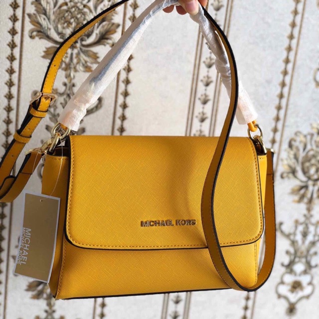 TÚI ĐEO CHÉO MÀU VÀNG