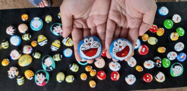 Nhân vật hoạt hình doraemon bằng đá cuội vẽ tay size mini