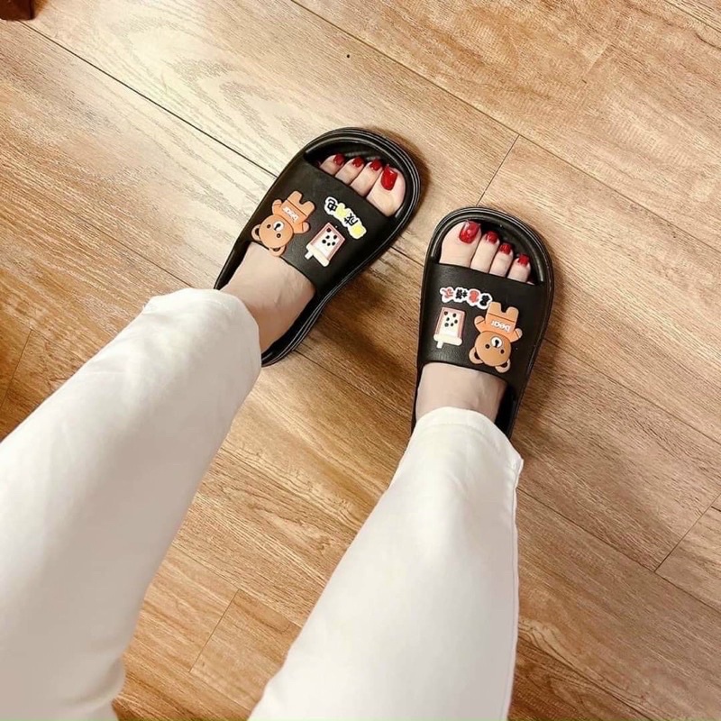 Dép bánh mì nữ đế cao 5cm tăng chiều cao đính Sticker Gấu kute, dép quai ngang nữ đế gợn sóng đi trong nhà, đi chơi