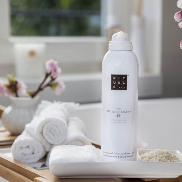 Gel tắm tạo bọt Rituals Sakura Foaming Shower Gel 200ml
