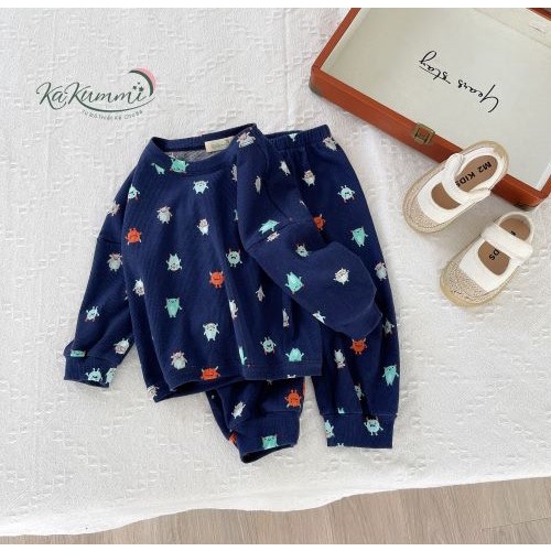 Set quần áo dài tay vai rơi cổ viền  Kakummi