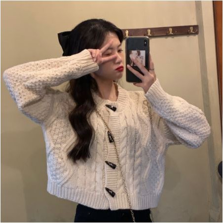 Áo len vặn thừng cài khuy gỗ phong cách tối giản