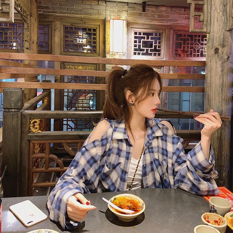 Áo Nữ Tay Dài Hở Vai Họa Tiết Kẻ Lưới Thời Trang