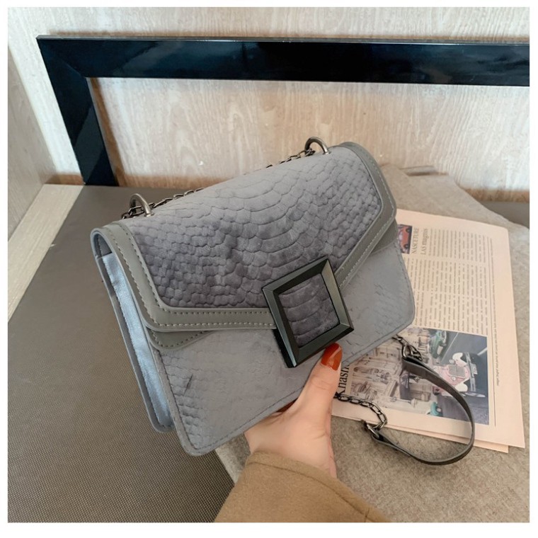 Túi xách nữ đeo chéo khóa vuông vân da rắn lót vải nhung mềm mịn siêu đẹp TX27 túi đeo vai Chip Xinh Bag | BigBuy360 - bigbuy360.vn