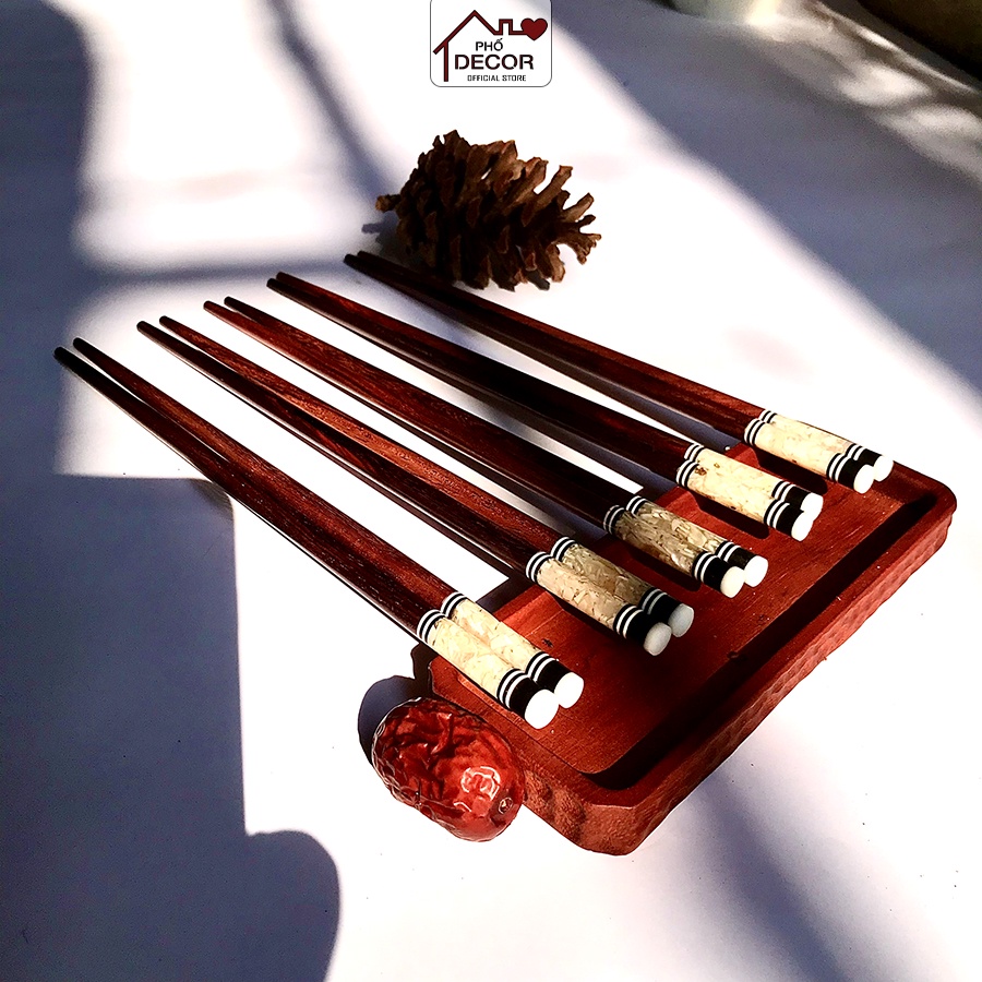 Đũa Bọc Đầu Đen Trắng Phố Decor Chất Liệu Gỗ Trắc Cao Cấp Dài 24.5cm Thiết Kế Sang Trọng Hiện Đại