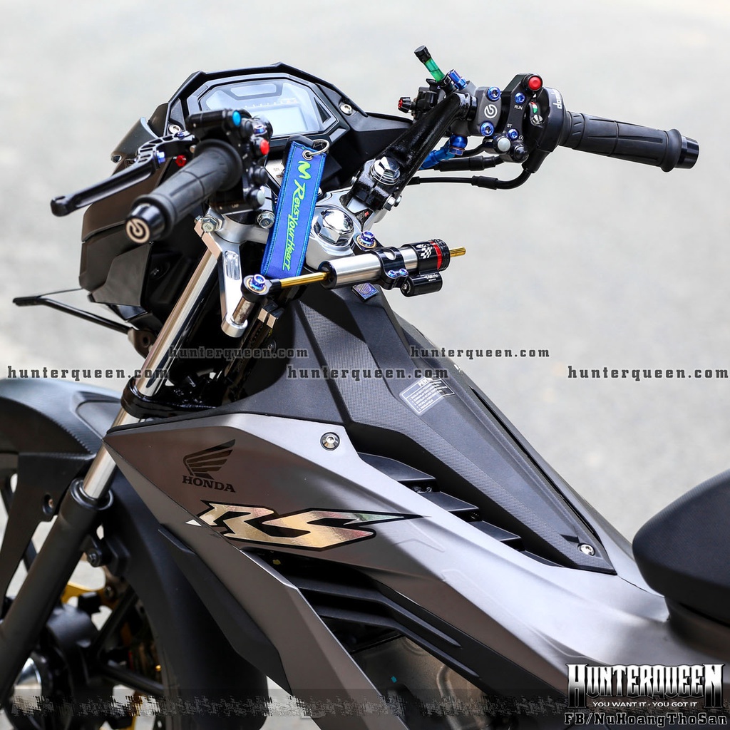 Tem ghép 5 lớp cao cấp. Gồm chữ RS, 150R, cánh chim honda. Dán xe Sonic. Xe màu khác vui lòng inbox