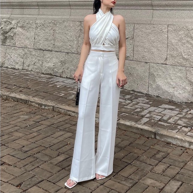 Áo croptop thiết kế cổ yếm, hai màu trắng và đen sang chảnh _ Mã sản phẩm YKT