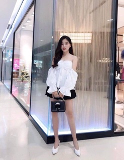 Áo trắng rút ngực rớt vai