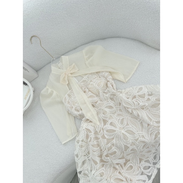 ĐẦM REN KEM THẮT NƠ NGỰC CUT OUT PHỐI VOAN