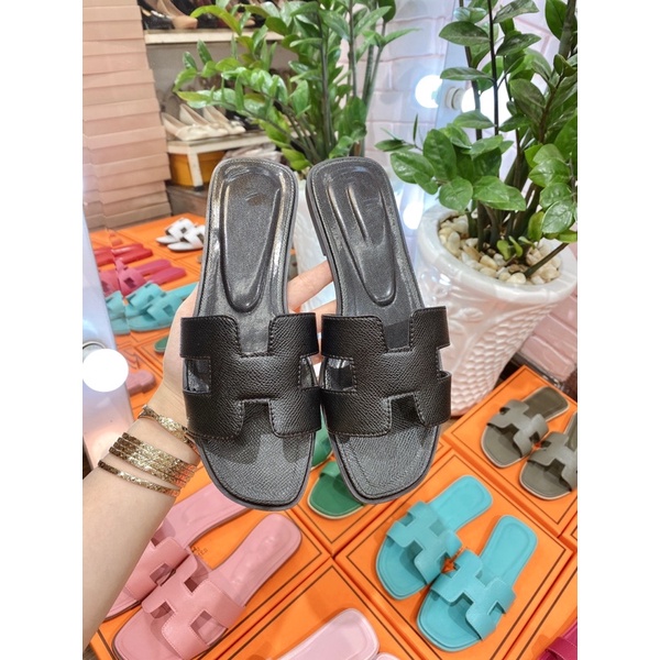 Dép quai ngang chữ H