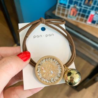 Cột tóc đính đá sang chảnh hình tròn trái tim