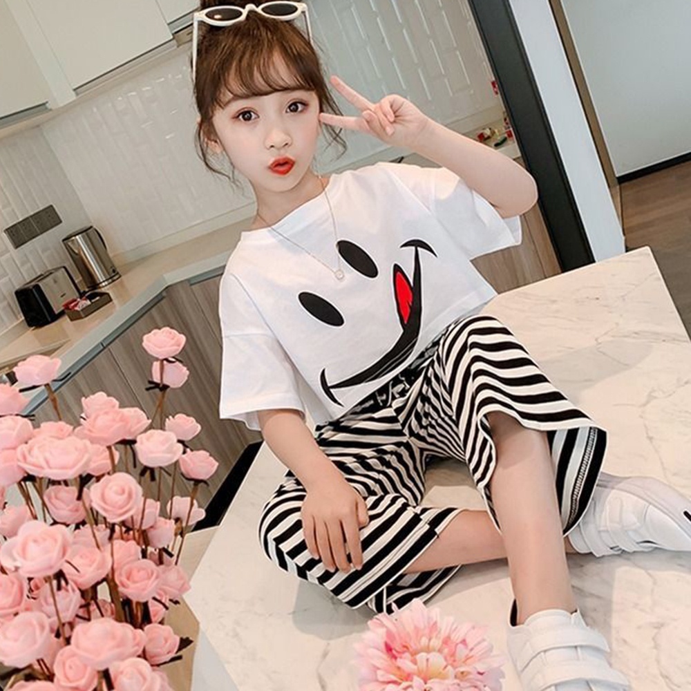 Hàng Có Sẵn Set Áo Thun Ngắn Tay Họa Tiết Kẻ Sọc Và Quần Lửng Thoáng Khí Phong Cách Hàn Quốc Thời Trang Mùa Hè Cho Bé Gái