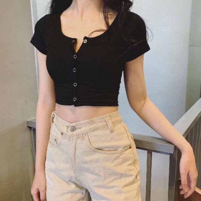 Áo croptop gài nút xinh bán shop nhé khách