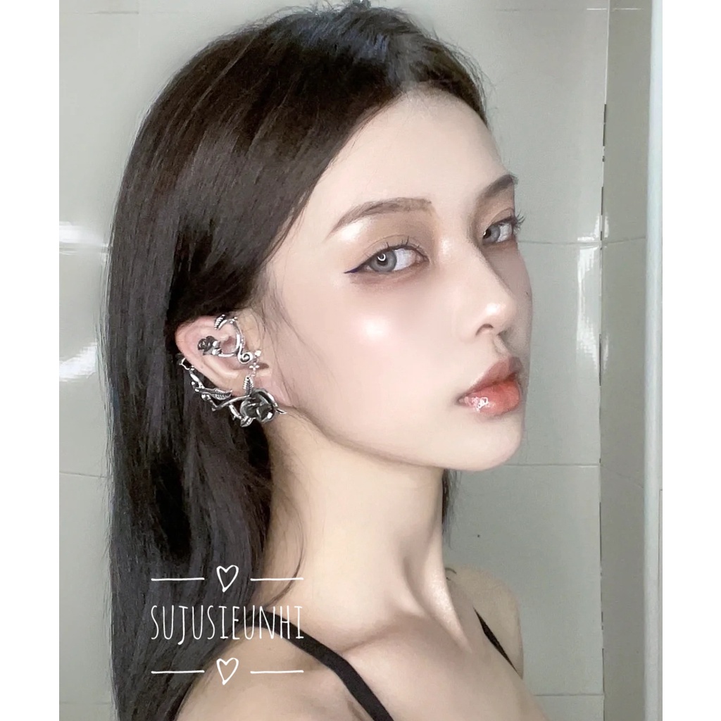 2 mẫu khuyên tai unisex ôm vành hình dây leo hoa hồng gai và móng tay mạng nhện đeo 1 bên cá tính