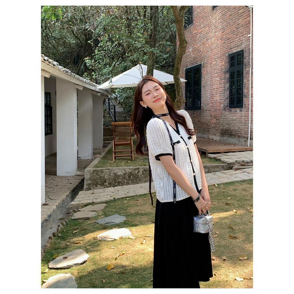 Áo Sơ Mi Ngắn Tay Màu Tương Phản Phối Chân Váy Chữ A Lưng Cao Thời Trang Sành Điệu 62043