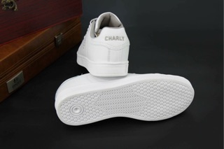 Giày sneakers