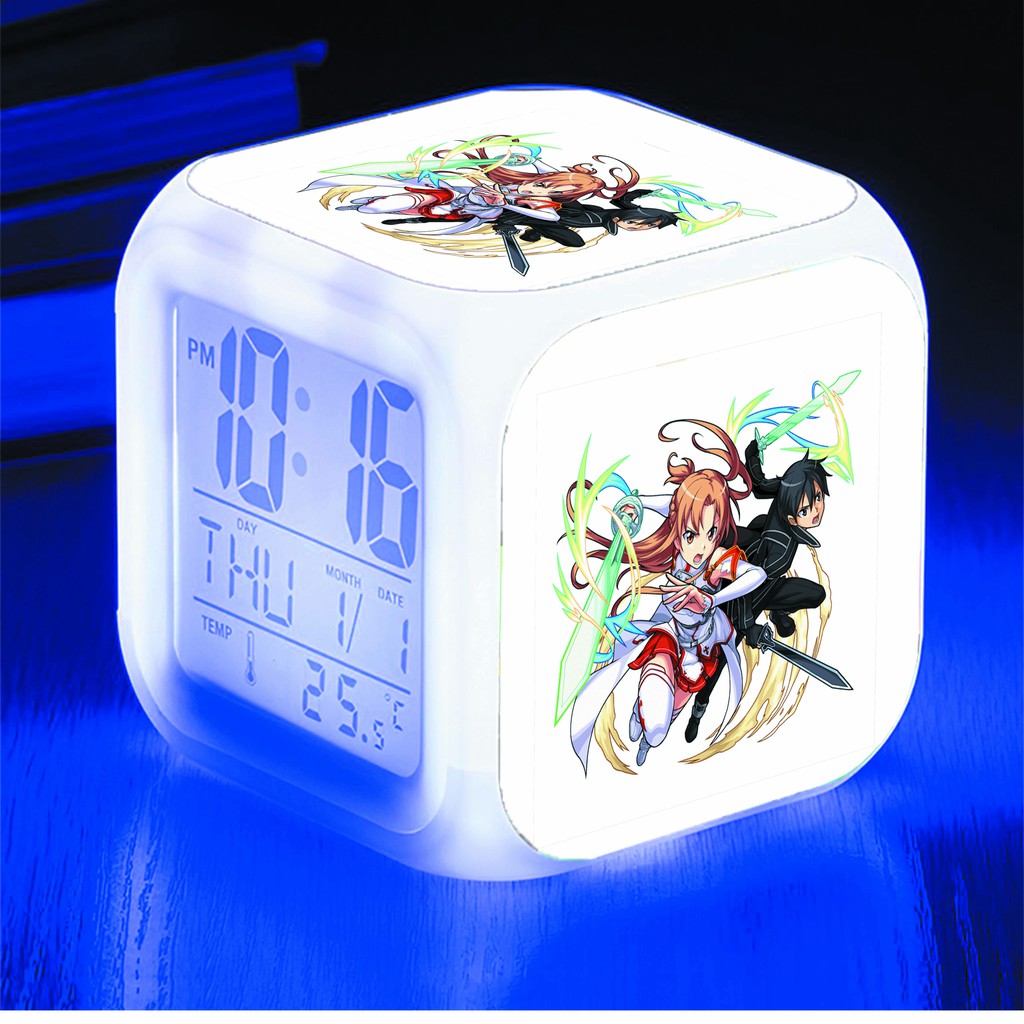 Đồng hồ báo thức để bàn in hình Sword Art Online Đao kiếm thần anime chibi LED đổi màu