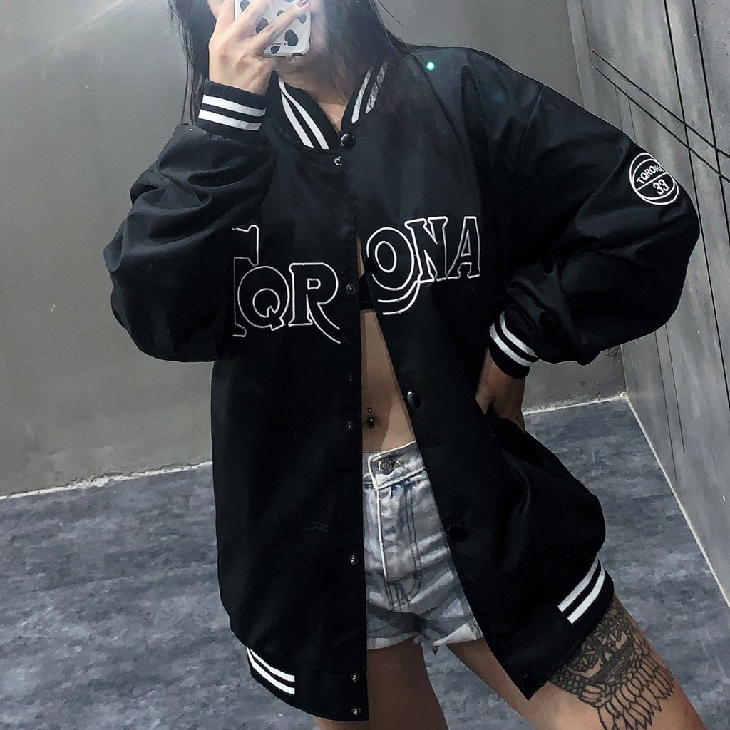Áo khoác TQRONA (hình shop tự chụp)