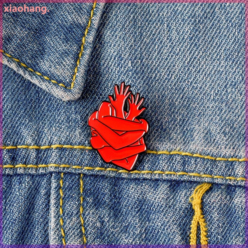 Ghim cài áo hình bàn tay trái tim đỏ thời trang dành cho nam nữ