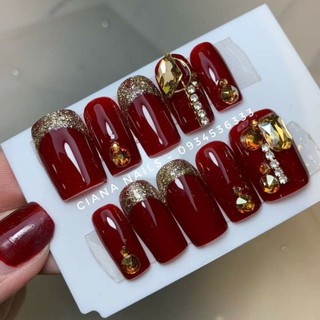 Móng tay giả thiết kế