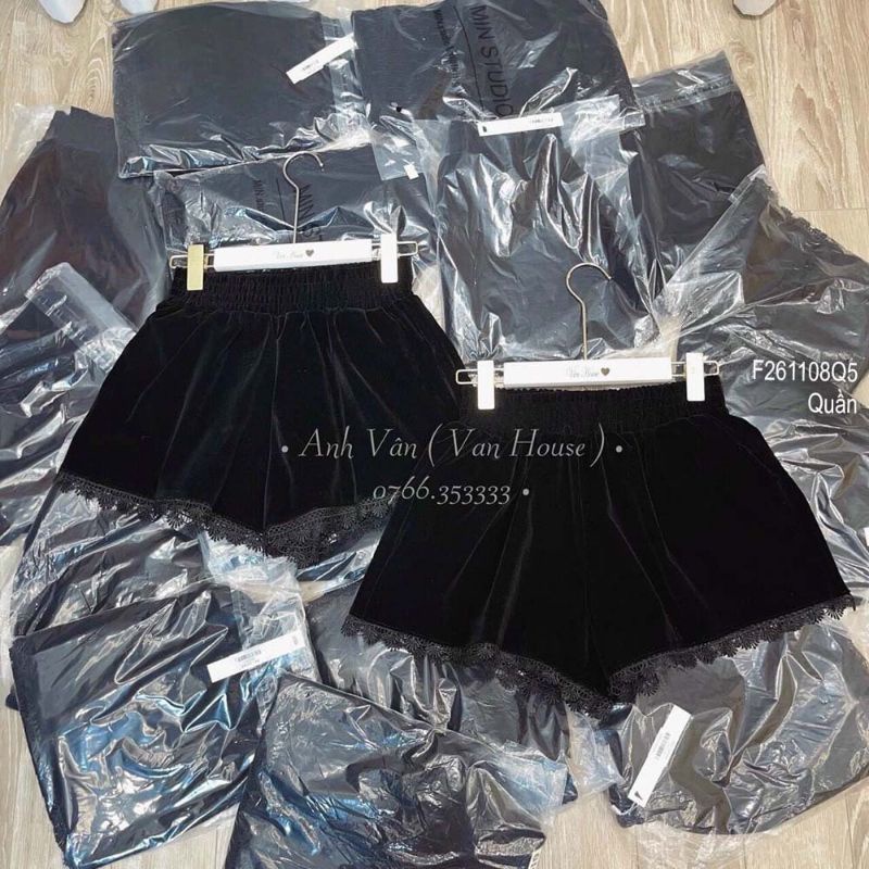 Quần short nhung đen lai phối viền ren 2611
