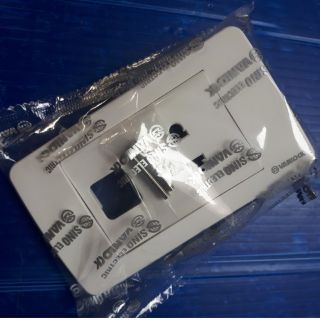 Mặt 1 ổ cắm + 1 hoặc 2 lỗ S18A SINO - VANLOCK