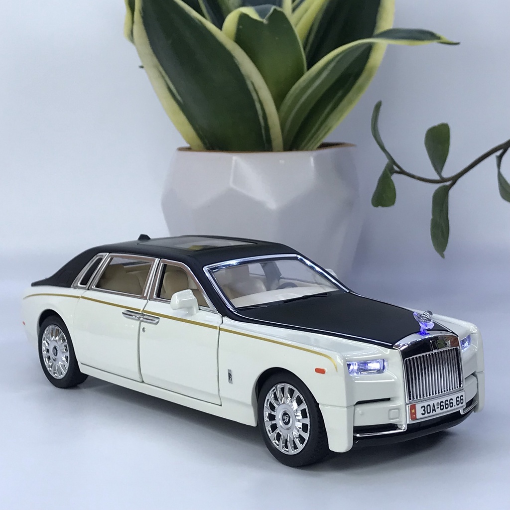 Mô hình xe ô tô Rolls Royce Phantom VIII tỷ lệ 1:24 bằng kim loại