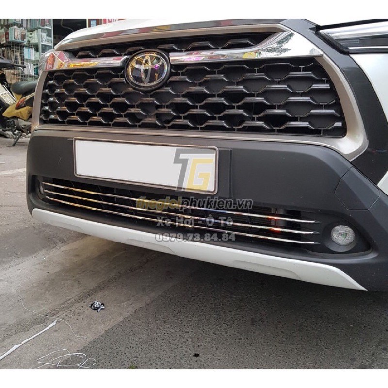 Thanh ốp mặt ca lăng, calang xe Toyota Corolla Cross 2020 2021 ( 2 thanh bên trên )