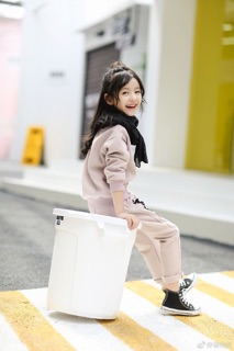 Giày converse cho bé màu đen và trắng