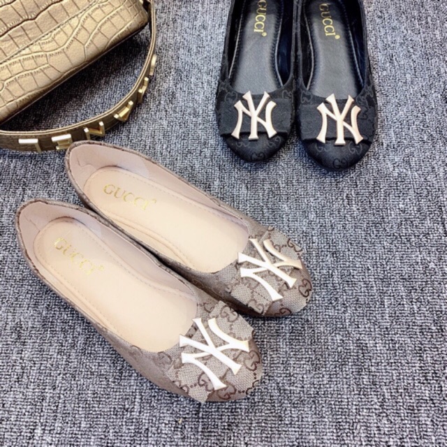 Giày bệt mũi tròn khuy NY đen nâu