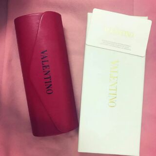 Kính Valentino authentic siêu đẹp