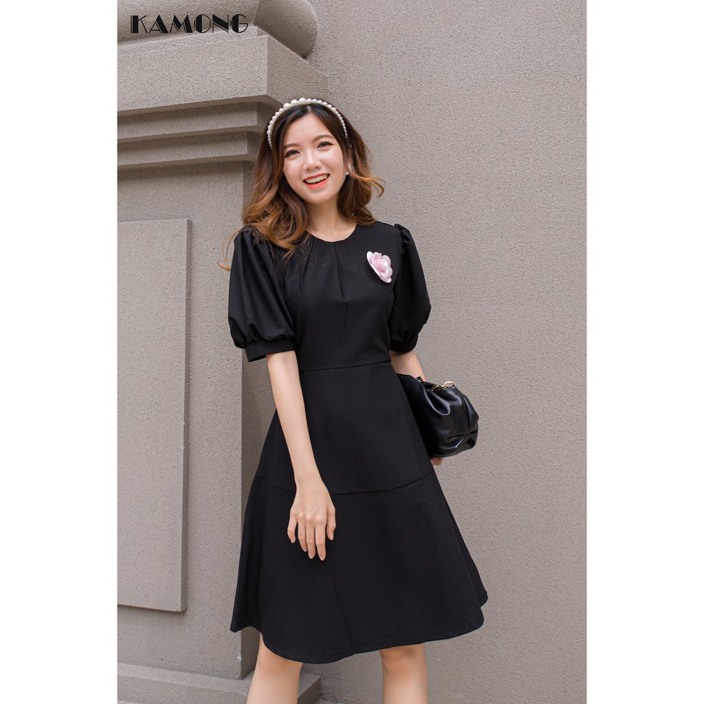 Đầm xoè xếp ly cổ đính hoa KAMONG D113